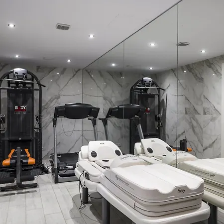 Villa Monte Leone By Konnect With Pool, Hot Tub, & Stunning Seaview *