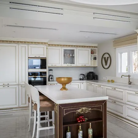 Monte Leone By Konnect With Pool, Hot Tub, & Stunning Seaview