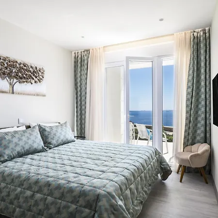 Monte Leone By Konnect With Pool, Hot Tub, & Stunning Seaview Villa *