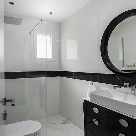 Villa Monte Leone By Konnect With Pool, Hot Tub, & Stunning Seaview *