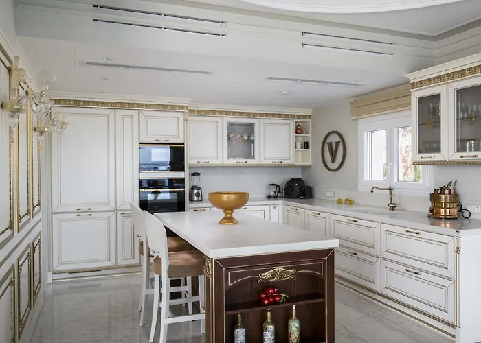 Monte Leone By Konnect With Pool, Hot Tub, & Stunning Seaview