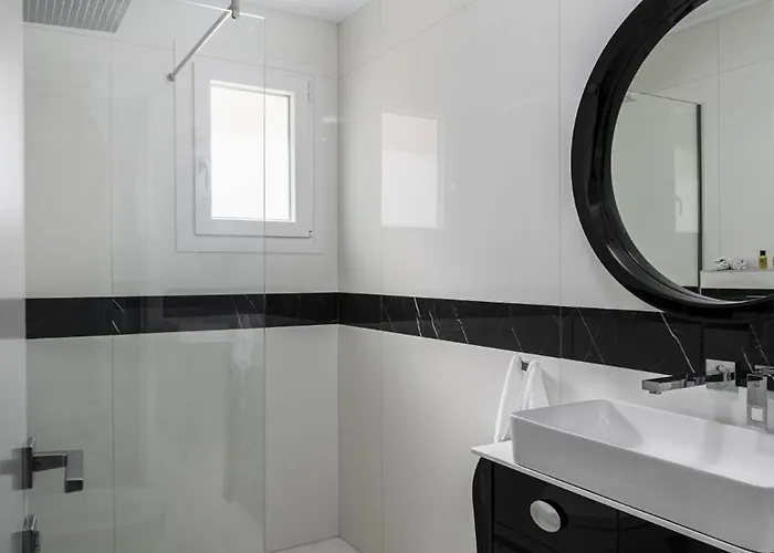 빌라 Monte Leone By Konnect With Pool, Hot Tub, & Stunning Seaview *